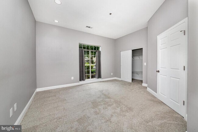 Building Photo - 600 Squire Ln