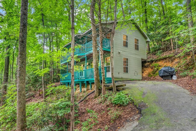 Building Photo - 1052 Twin Oaks Rd