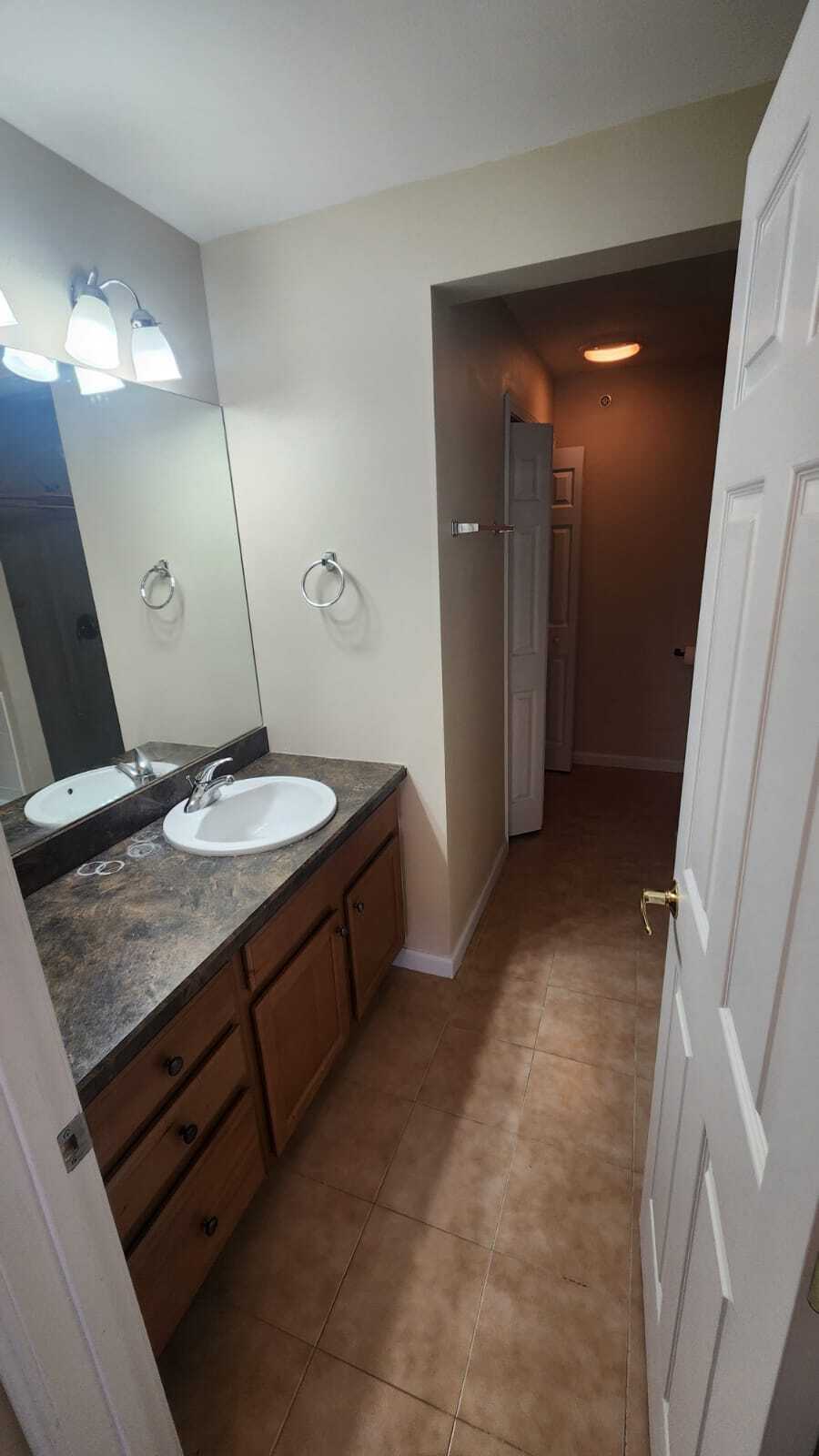 Building Photo - 94 Woodlake Dr