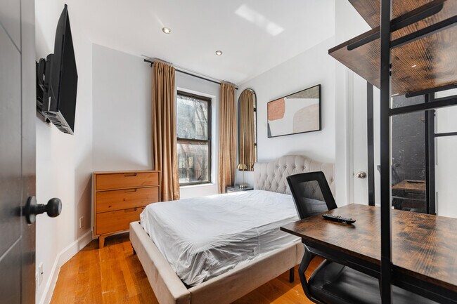 Building Photo - 4 W 108th St