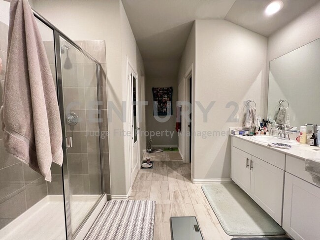 Building Photo - Spacious 2-Story 3/2.5/2 in Fort Worth For...