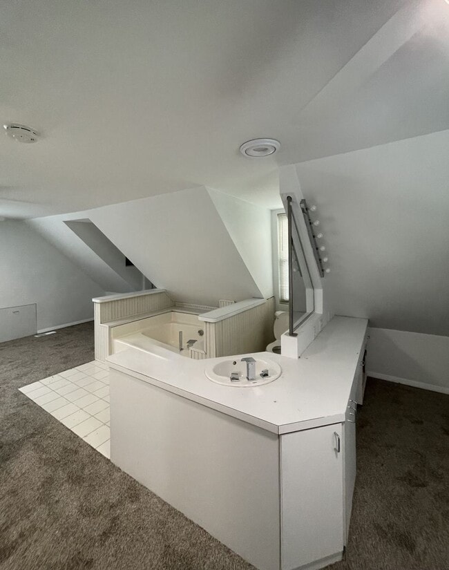 Building Photo - $1975 FOR RENT - SINGLE UPDATED FAMILY HOU...