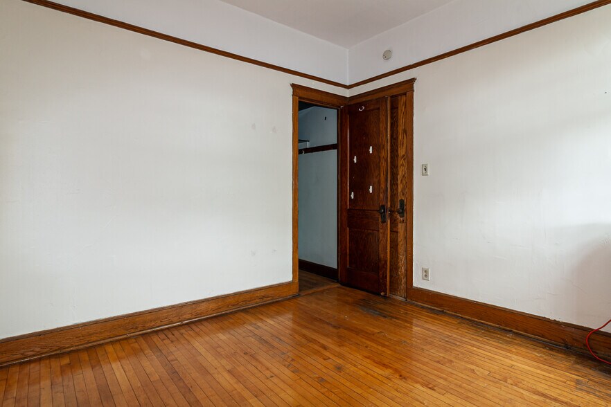 Building Photo - 3330 N Clark St