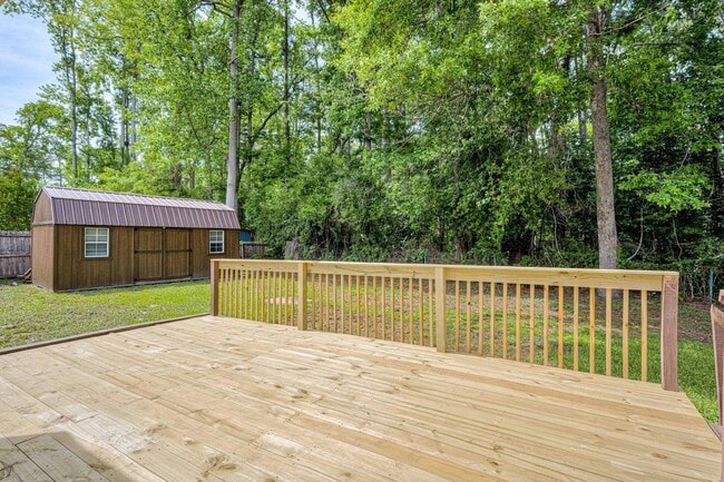 Building Photo - 323 Forest Ct