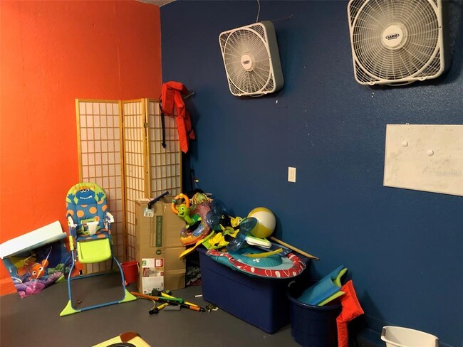 Building Photo - 655 Knollwood Dr