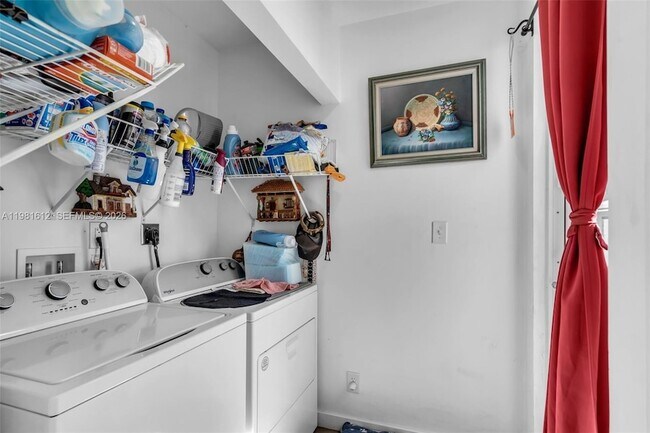 Building Photo - 3055 NW 23rd Ave