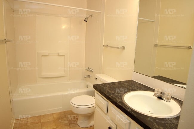 Building Photo - 447 W Swallow Rd