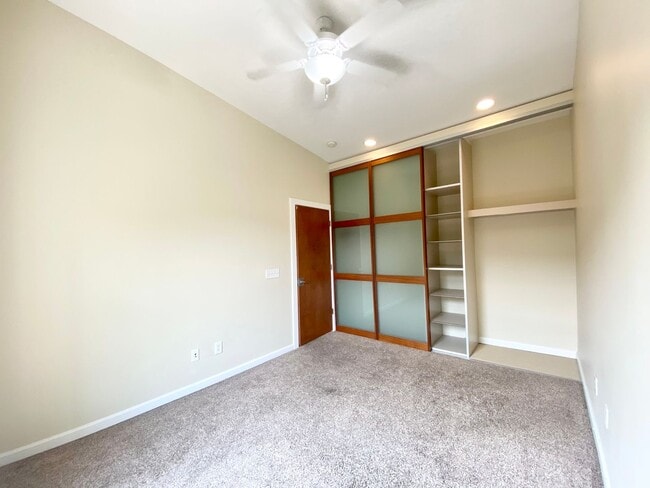 Building Photo - 4 Bedroom/3.5 Bath. UC Rental Located on J...