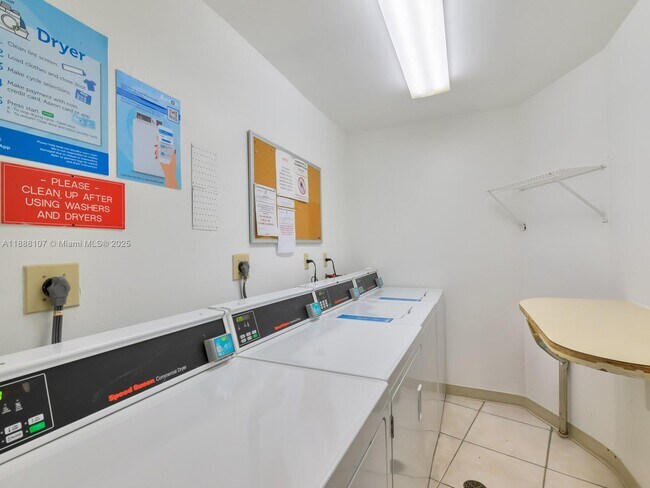 Building Photo - 1000 St Charles Pl