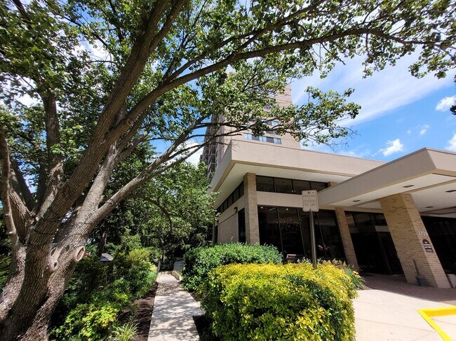 Lobby Entrance - 3709 S George Mason Dr