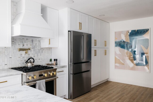 Building Photo - 6629 E Dreyfus Ave