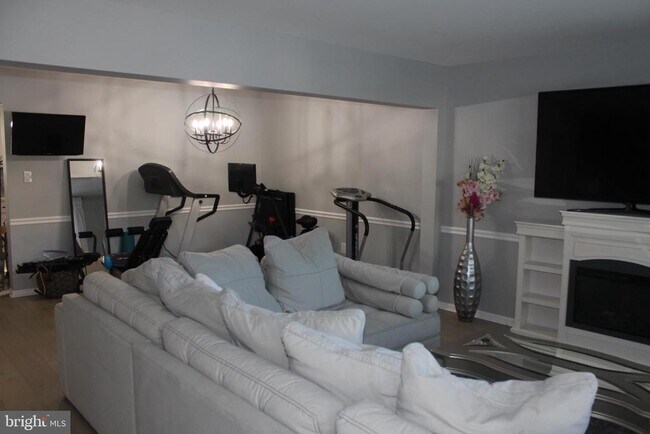 Building Photo - 2851 Bowes Ln