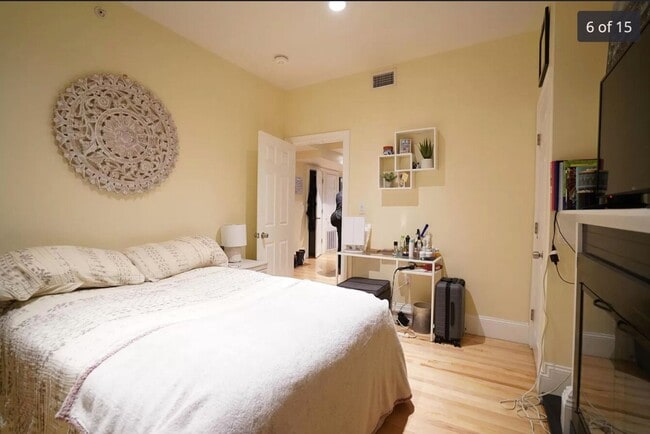 Building Photo - Amazing 4 bed 2 bath listing in Brookline...