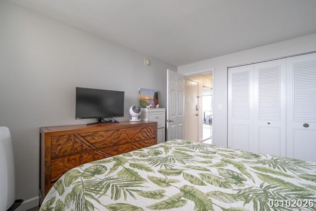 Building Photo - Waikiki High-Rise Living – Stunning 1-Bedroom with Incredible Views