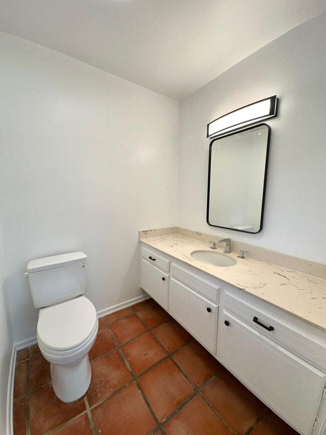 Building Photo - Desirable 4 bedroom home in Mountain View ...