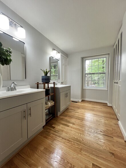 Building Photo - 2283 Dosinia Ct