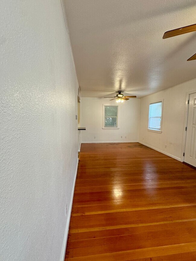 Building Photo - 344 Loleta Dr