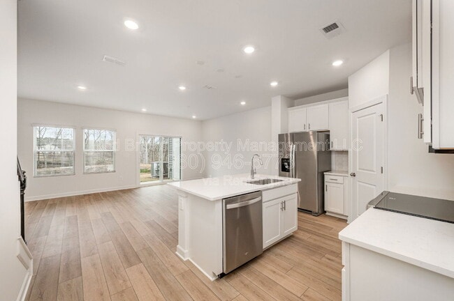 Building Photo - 8033 Hidden Spgs Trl