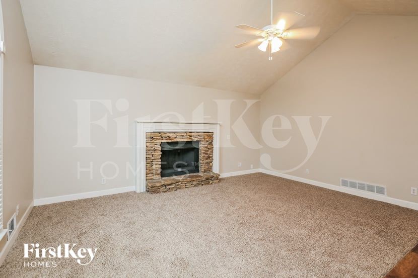 Building Photo - 221 Cherokee Springs Way