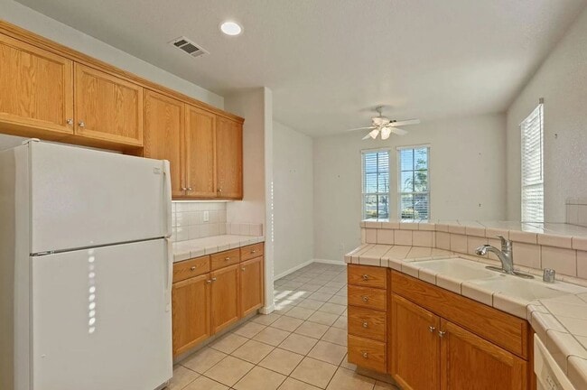 Building Photo - 1911 Lexington Dr