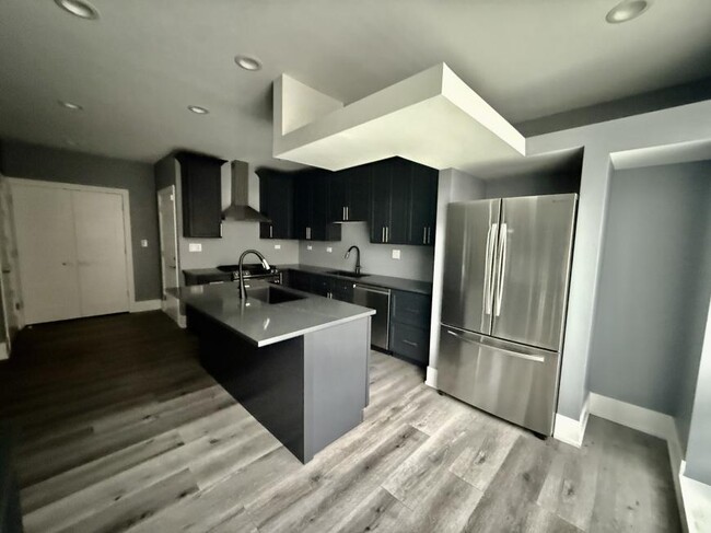 Building Photo - 2 bedroom in Chicago IL 60610