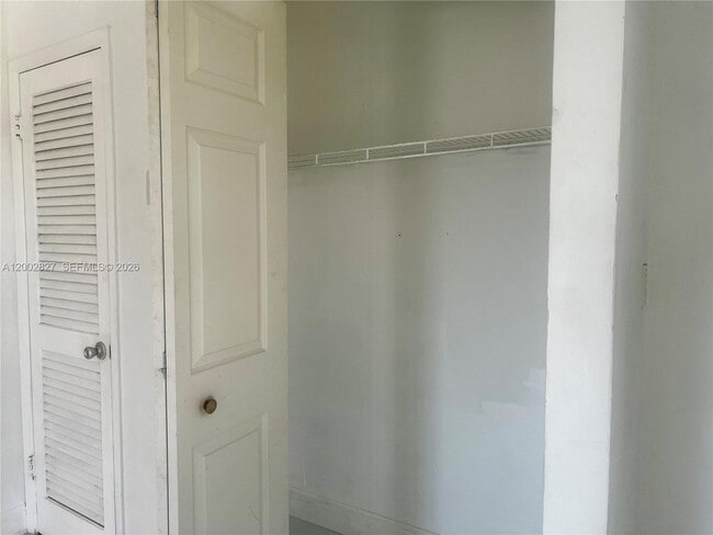 Building Photo - 405 S Pine Island Rd