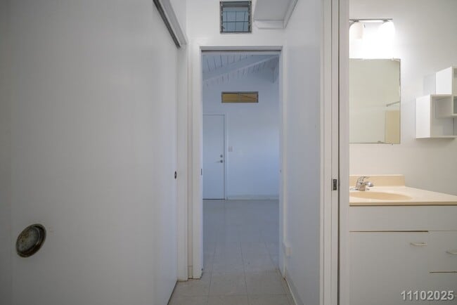 Building Photo - 1BR in Kailua – $2,995 (Utilities Included) | Move-In Ready!