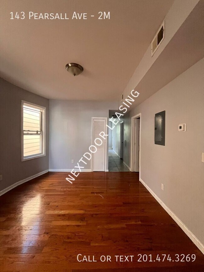 Building Photo - 143 Pearsall Ave