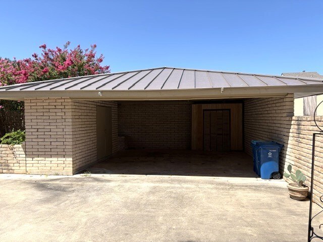 Building Photo - 531 Fairway Ct