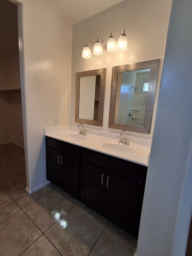 Building Photo - 3560 N Mia Ln