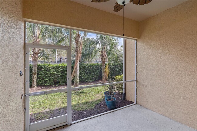 Building Photo - Gorgeous Light & Bright 3 Bedroom 2.5 Bath Townhome with Garage!!