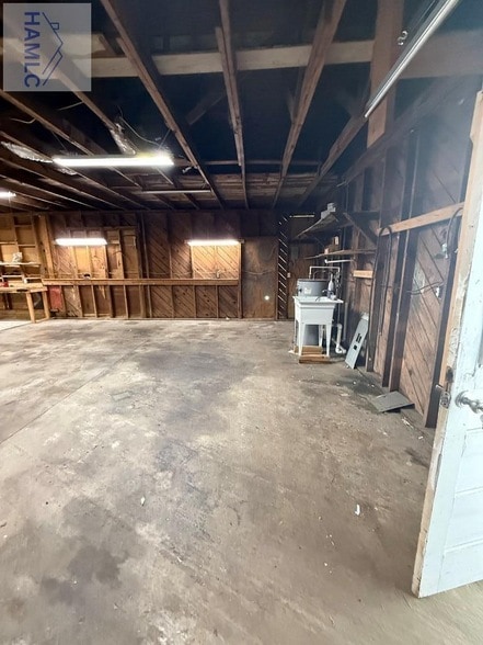 Building Photo - 498 W Bay St