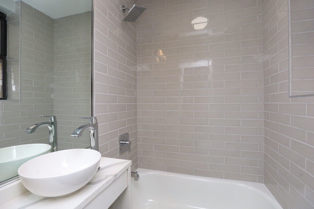 Building Photo - 510 W Belmont Ave