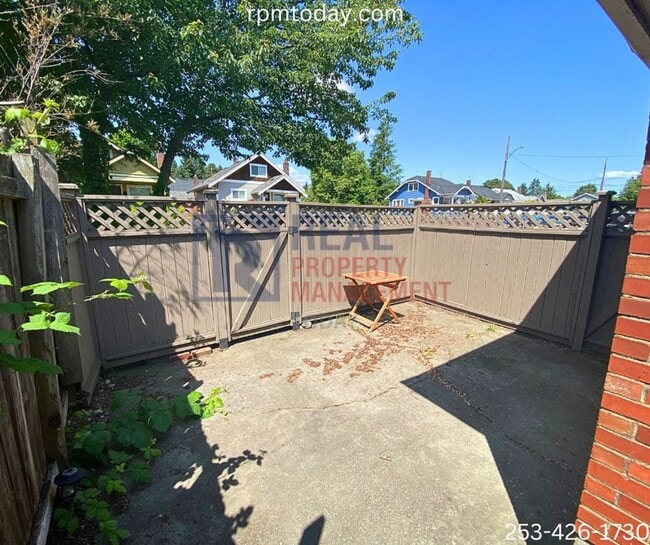Building Photo - Stylish and Convenient 2BR/1BA Home with A...