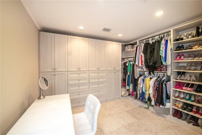 Building Photo - 5645 America Dr