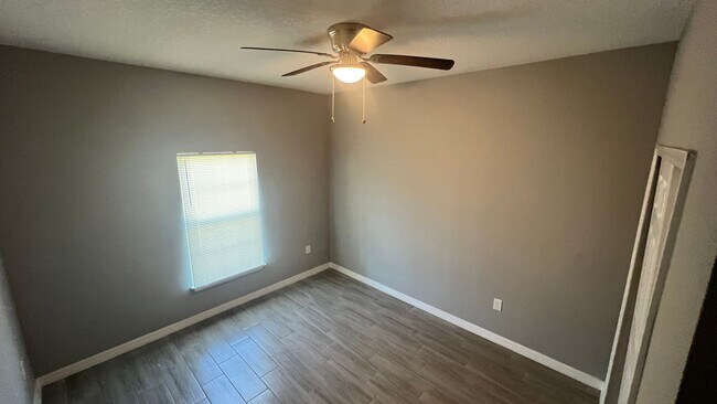 Building Photo - ADORABLE 3 Bedroom / 2 Bathroom Home in Pa...