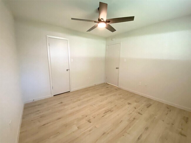 Building Photo - 26411 Maplewood Dr
