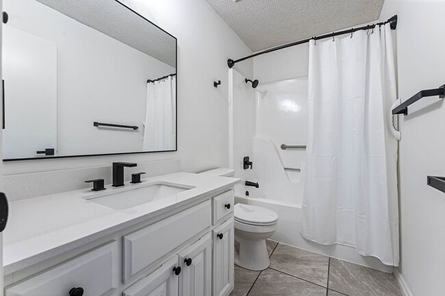 Building Photo - 7 Whitwick Ln