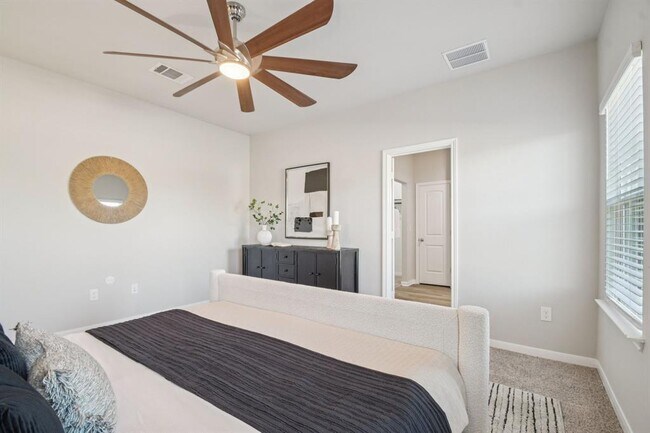 Building Photo - 1801 Fairhaven Gtwy