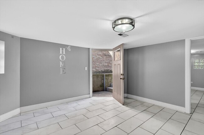 Building Photo - 3651 W Wabansia Ave