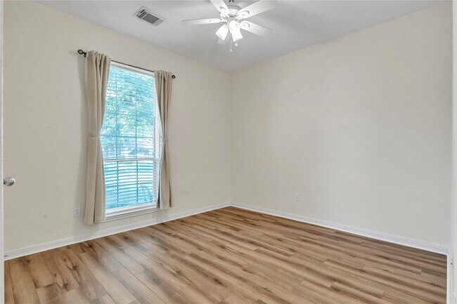 Building Photo - 415 Abbey Ln