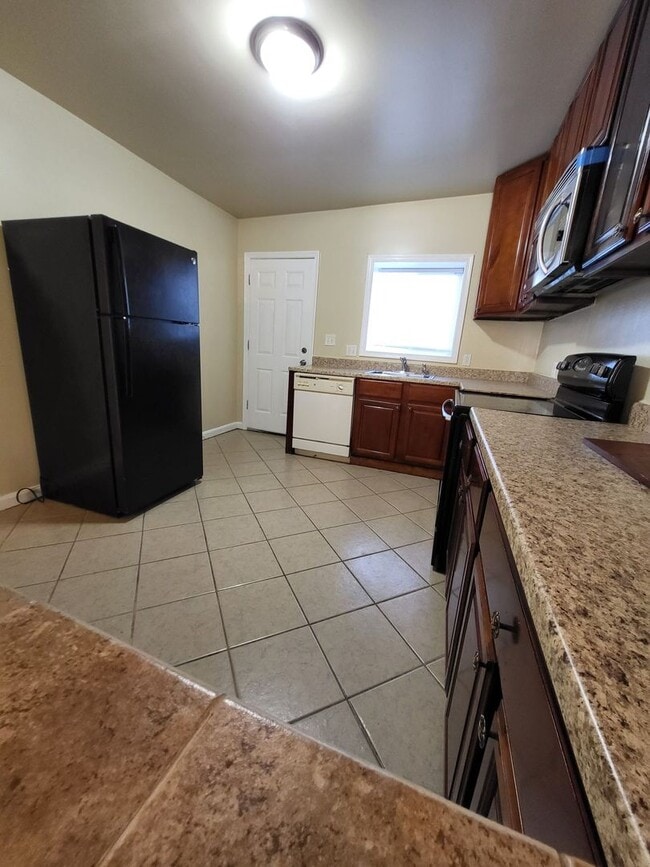 Building Photo - 2 Bed with Finished Basement