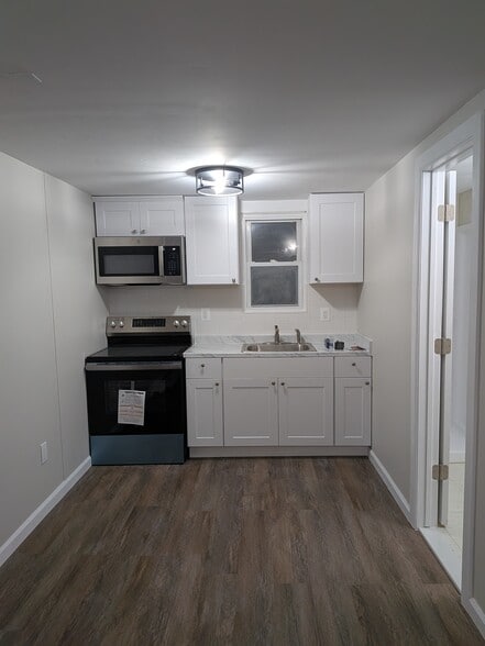 Primary Photo - 82 Seaside Ave
