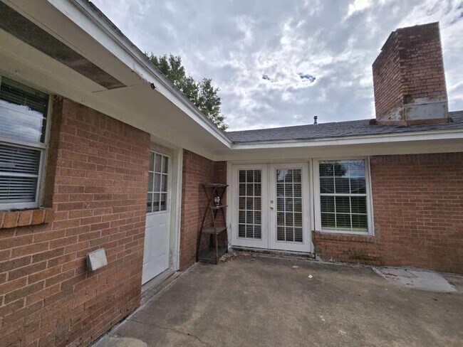 Building Photo - 1903 Britton St