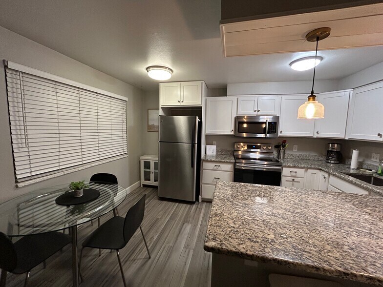 Building Photo - 1260 York St