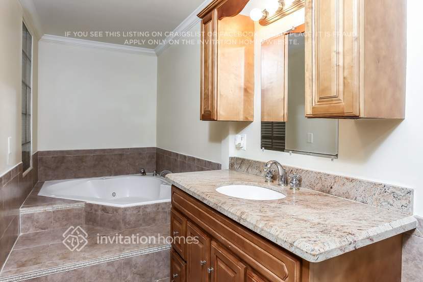 Building Photo - 5241 110th Ave N