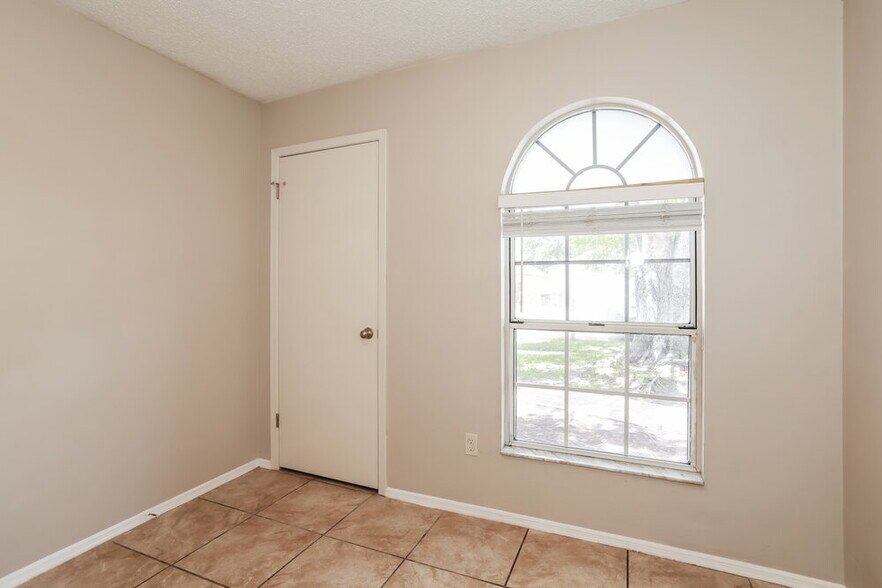 Building Photo - 8327 Argyle Corners Ct
