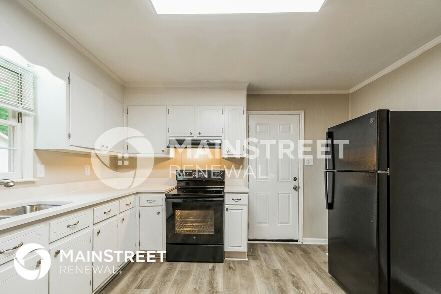 Building Photo - 4545 Kinlock Dr