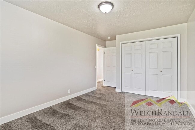 Building Photo - 2 Bedroom 1 Bath Ogden Duplex