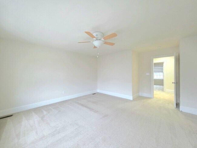 Building Photo - 4bed-3.5bath home in the Town of Whitehalll